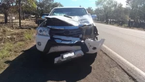 ColisÃÂ£o lateral: Motociclista ÃÂ© arremessado sofrendo ferimentos graves