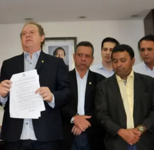 Carlesse e Elenil batem boca em reuniÃÂ£o de discussÃÂ£o da data-base