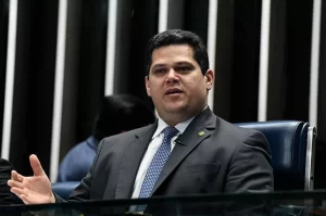 Briga de poderes: Senado vai questionar operaÃÂ§ÃÂ£o em gabinete, diz Davi