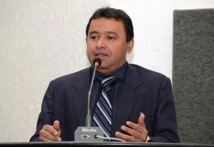 Elenil da Penha apresenta requerimentos cobrando pagamento de emendas e acesso ao sistema online