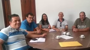 Prefeito de Couto MagalhÃÂ£es assina contrato de recapeamento de 15 mil mÃÂ² de vias urbanas