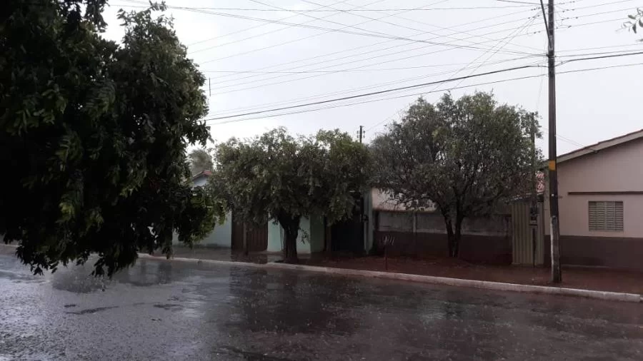 DÃÂ¡diva do cÃÂ©u: Moradores de Colinas comemoram nas redes sociais a tÃÂ£o esperada chuva