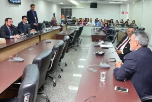 Proposta que reajusta data-base de servidores da Defensoria PÃÂºblica tramita na CCJ