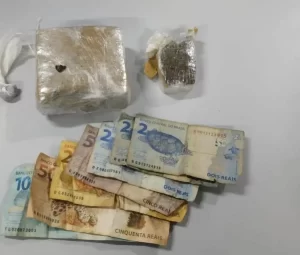 PM apreende drogas e arma de fogo: quatro homens foram detidos em Gurupi e DivinÃÂ³polis