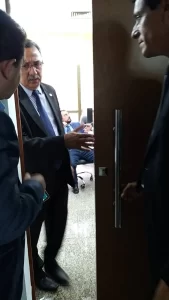 Deputados estaduais reÃÂºnem-se a portas fechadas com assessor de gabinete do governador