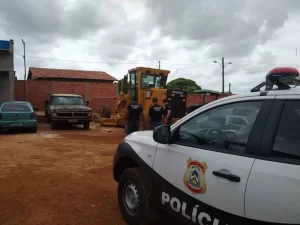 PolÃÂ­cia CÃÂ­vil realiza operaÃÂ§ÃÂ£o na prefeitura de CarmolÃÂ¢ndia; Suspeitos estariam usurpando peÃÂ§as e veiculos do municipio para uso particular