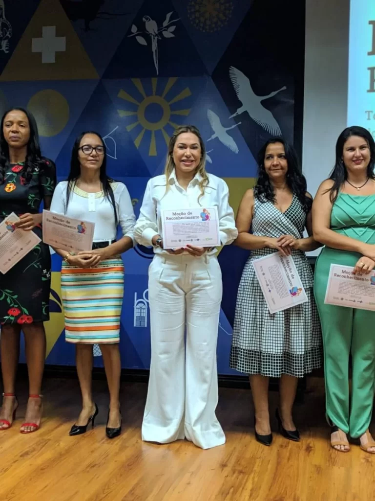 Luana Ribeiro ÃÂ© homenageada por autoria de leis do Parto Humanizado e contra violÃªncia obstÃÂ©trica