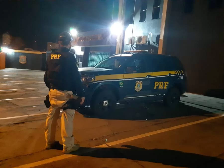 PRF prende caminhoneiro por embriaguez ao volante