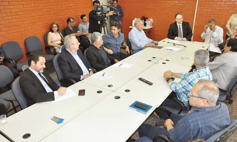 Governo e representantes dos frigorÃÂ­ficos vÃÂ£o preparar documento sobre legislaÃÂ§ÃÂ£o para o setor de carnes