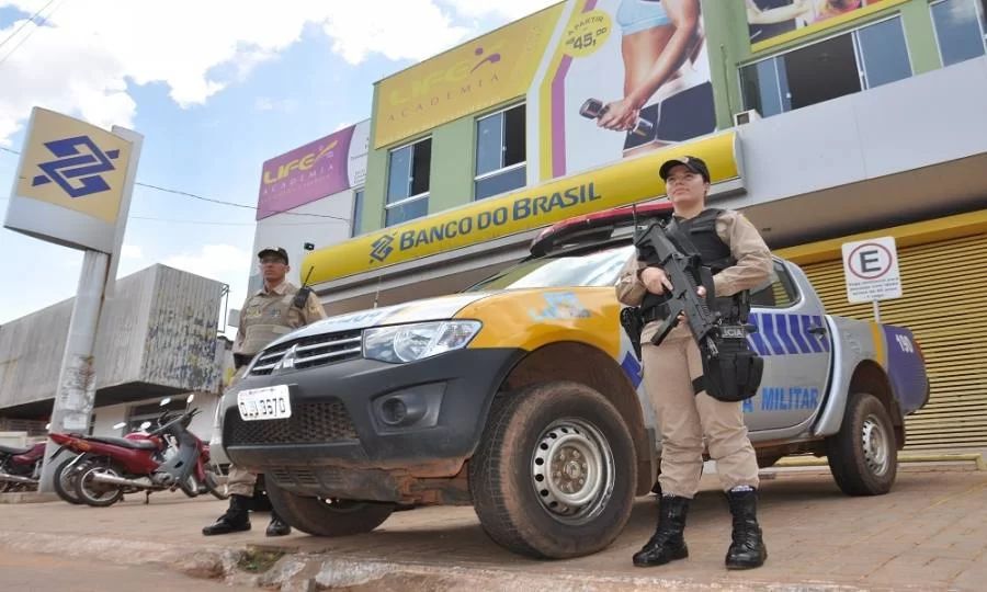 PolÃÂ­cia Militar captura dois homens por roubo e recupera motos e eletroeletrÃÂ´nicos roubados em AraguaÃÂ­na