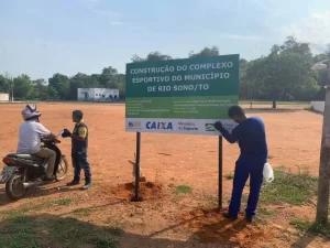 Dr. JoÃÂ£o comemora repasse dos recursos para construÃÂ§ÃÂ£o de   campo de Futebol e quadra de Futsal em Rio Sono