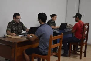 Jovens iniciam seleÃÂ§ÃÂ£o do Exercito Brasileiro para Tiro de Guerra em Colinas