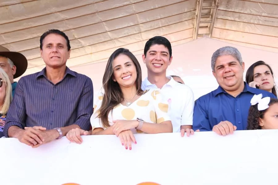 Nilton Franco prestigia desfile cÃÂ­vico de aniversÃÂ¡rio de ParaÃÂ­so do Tocantins