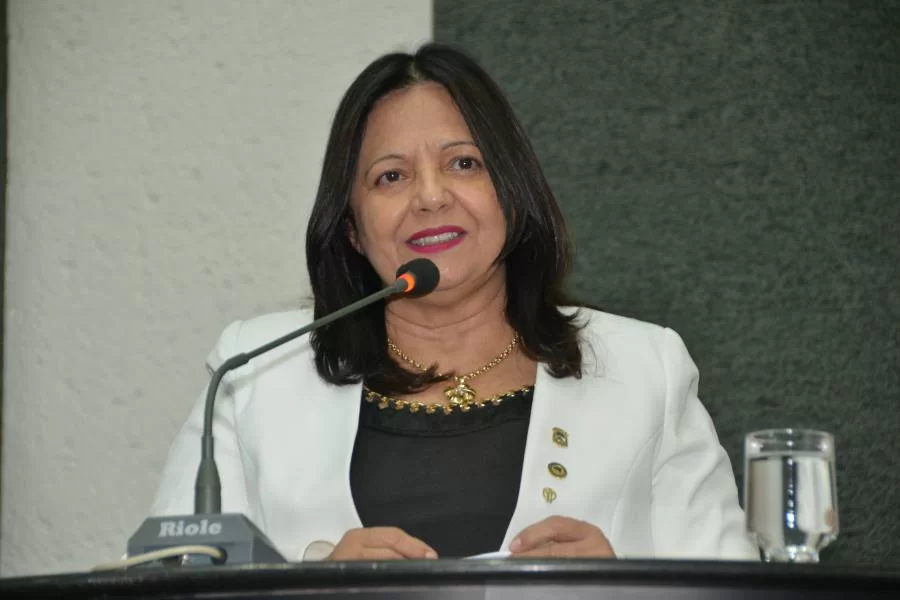 Aprovado Projeto de Valderez que endurece regras sobre comercializaÃÂ§ÃÂ£o de bebidas