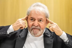 ApÃÂ³s decisÃÂ£o do STF, juiz federal manda soltar ex-presidente Lula
