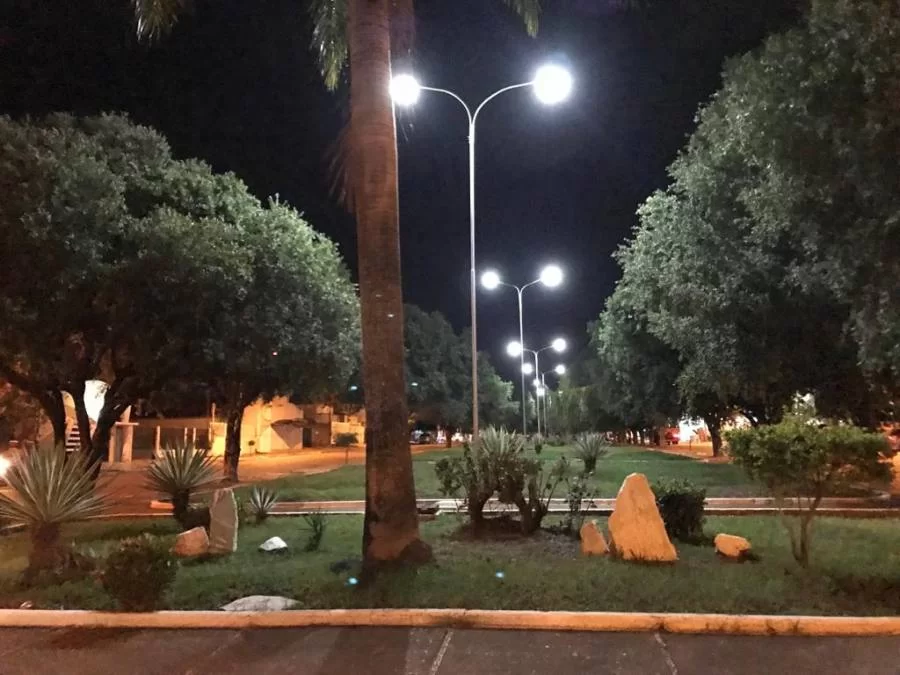 Avenida Bernardo SayÃÂ£o em Colinas recebe iluminaÃÂ§ÃÂ£o LED