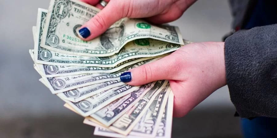 DÃÂ³lar volta a fechar no segundo maior valor desde criaÃÂ§ÃÂ£o do real