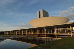 No Senado, CCJ adia votaÃÂ§ÃÂ£o sobre segunda instÃÂ¢ncia