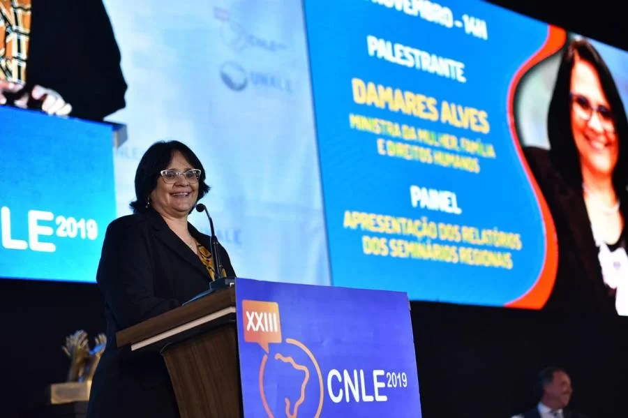 Deputados entregam protocolo de ideias para polÃÂ­ticas pÃÂºblicas ÃÂ  ministra Damares