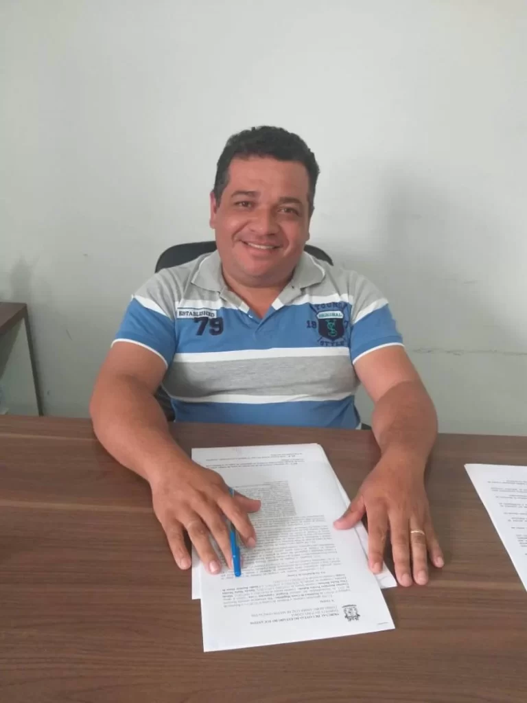 Ezequiel Costa, prefeito de Couto MagalhÃÂ£es, deixa o PT para filiar-se ao Democratas