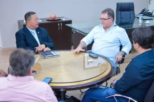 Adriano Rabelo e empresÃÂ¡rios realizam reuniÃÂµes com secretÃÂ¡rios de Estado para a regularizaÃÂ§ÃÂ£o do Distrito Industrial de Colinas