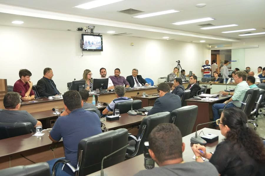 Deputados sugerem aÃÂ§ÃÂµes para fortalecer o turismo no JalapÃÂ£o e no estado