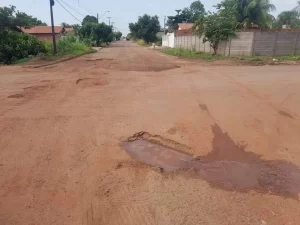 Vereador  reclama dos buracos nas ruas de Colinas  e atribui transtornos a gestÃÂ£o do prefeito