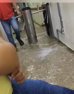 Alas de Hospital Regional em AraguaÃÂ­na alaga durante forte chuva