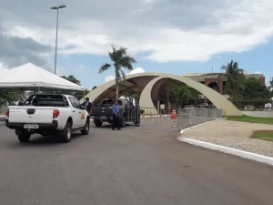 Forte esquema de seguranÃÂ§a ÃÂ© montado para receber a visita do presidente Jair Bolsonaro em Palmas
