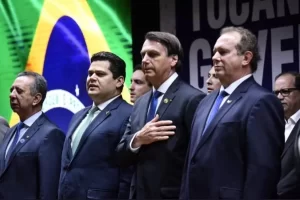 "EstÃÂ¡ chegando o natal, mas eu nÃÂ£o sou papai Noel", diz Jair Bolsonaro ao ser aclamado por polÃÂ­ticos tocantinenses no PalÃÂ¡cio Araguaia
