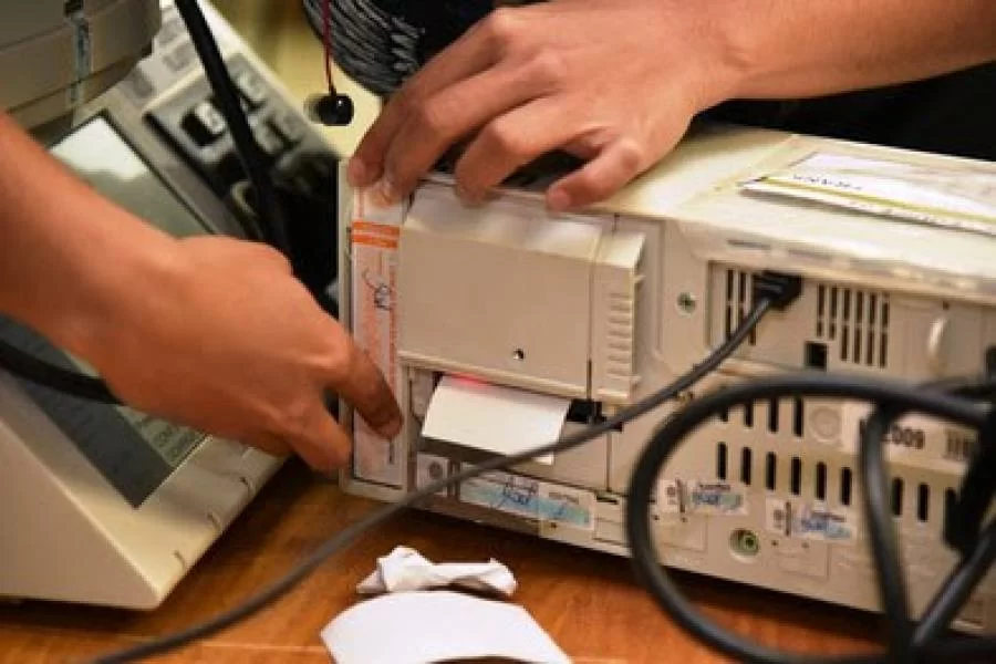 Zonas Eleitorais realizam carga e lacraÃÂ§ÃÂ£o das urnas para o 2ÃÂº turno