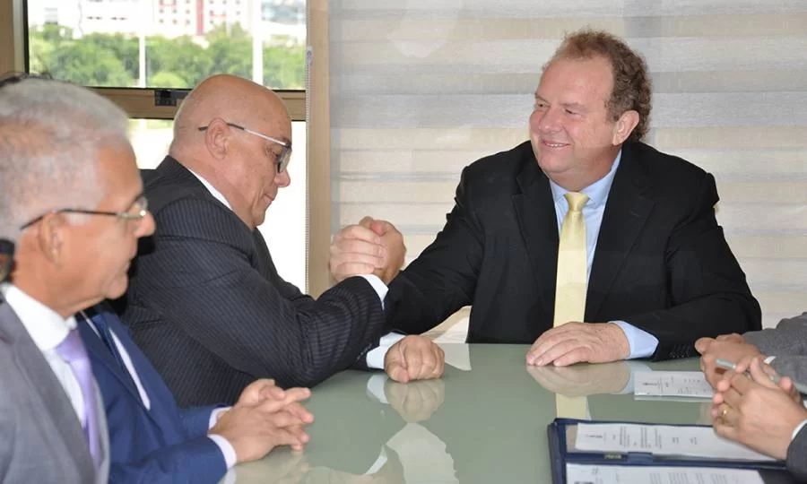 Mauro Carlesse nomeia novo procurador-geral de contas do Tocantins