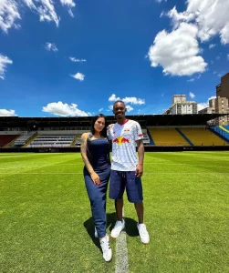 Craque em Campo e Heróis da Vida Real: Lincoln Henrique e Adriana Müller Transformam Sorrisos em Superpoderes