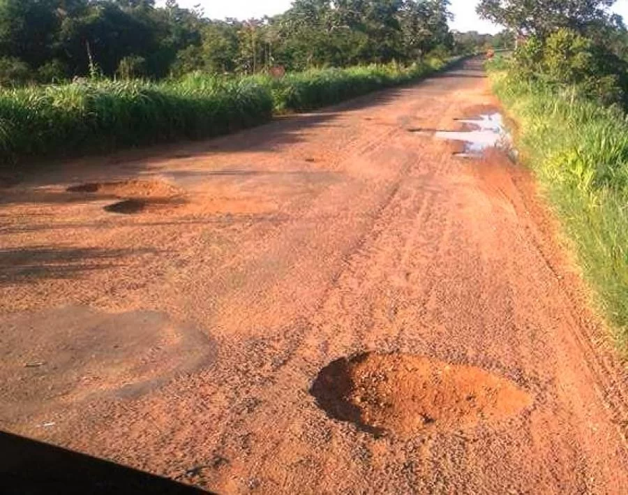 Moradores e caminhoneiros reclamam de, mÃÂ¡s condiÃÂ§ÃÂµes de trÃÂ¡fego na Rodovia TO- 335