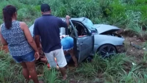 Duas pessoas morrem em trÃÂ¡gico acidente na noite de natal