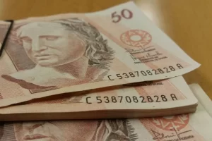 Limite de juros para cheque especial comeÃÂ§a a valer no dia 6