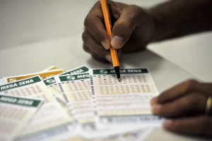 Mega-Sena da Virada vai pagar R$ 300 milhÃÂµes; apostas podem ser feitas atÃÂ© as 18h