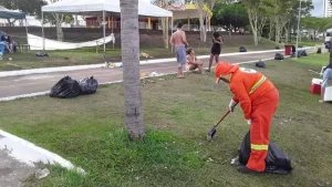 Prefeitura recolhe mais de sete toneladas de lixo da Praia da Graciosa apÃÂ³s festa da virada