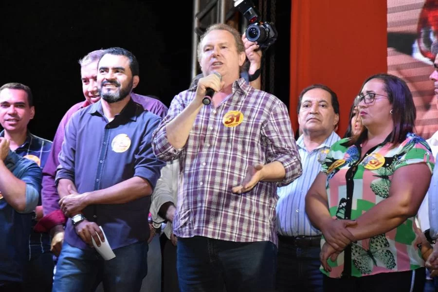 Carlesse alfineta Vicentinho e diz, " O povo nÃÂ£o quer ofensas entre candidatos"