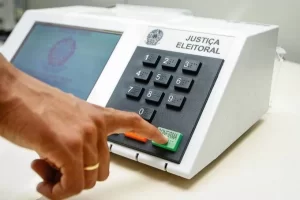 MudanÃÂ§a na legislaÃÂ§ÃÂ£o eleitoral para as eleiÃÂ§ÃÂµes de 2020: Candidatos terÃÂ£o que apostar em partidos maiores para conseguirem se eleger