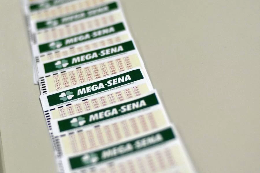 Mega-Sena acumula e concurso previsto para sÃÂ¡bado deve pagar R$ 10 mi