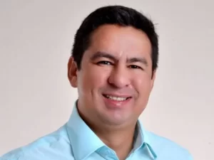 Mauro Carlesse nomeia Ãâ°lcio Mendes e Tom Lyra como secretÃÂ¡rios