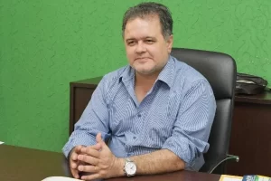 Em nota, Rabelo, alfineta Santana "vejam que nÃÂ£o foi contra mim que houve uma aÃÂ§ÃÂ£o eleitoral, obrigando a recontratar"