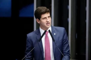 "Sou favorÃÂ¡vel ÃÂ  reforma da educaÃÂ§ÃÂ£o em Institutos Federais", diz JoÃÂ£o Henrique