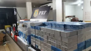 PolÃÂ­cia apreende celulares xiaomi, iphones, relÃÂ³gios smart e perfumes importados