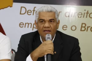 Para Fesserto, declaraÃÂ§ÃÂµes de Cleiton Pinheiro desrespeitam servidores