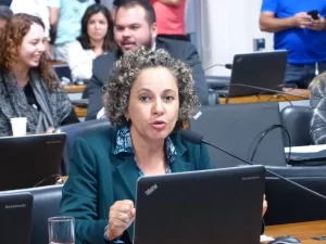 Josi comemora a aprovaÃÂ§ÃÂ£o do relatÃÂ³rio da MP 827 em ComissÃÂ£o Mista