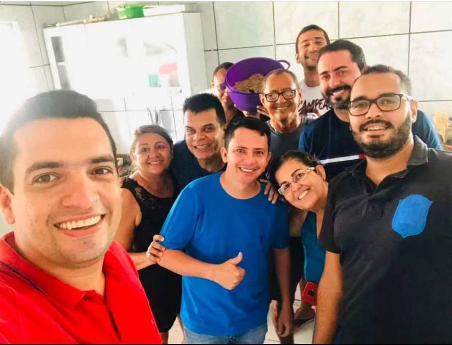 Superintendente de Esportes publica selfie com adversÃÂ¡rio de Laurez Moreira e ÃÂ© exonerado