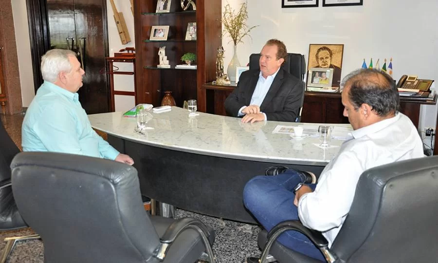 "Todos precisam fazer sua parte", diz Carlesse em reuniÃÂ£o com o Sindcarnes