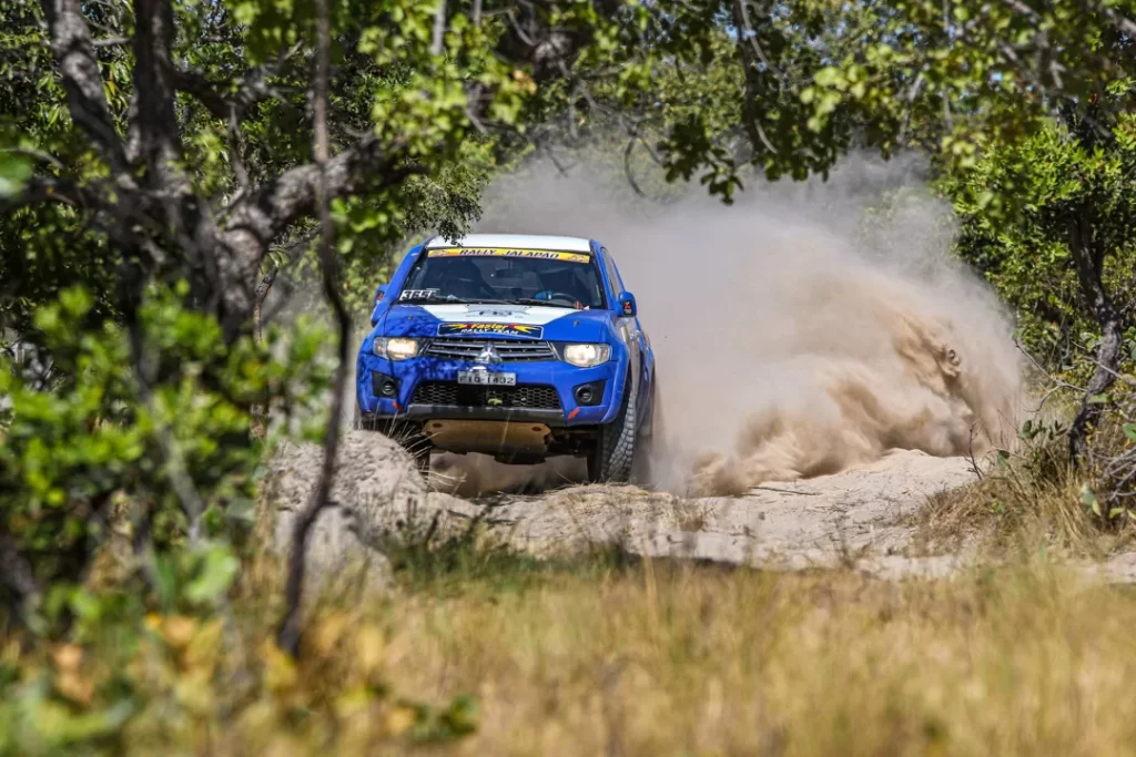 Rally Jalapão reúne 115 competidores de 15 estados em trajeto de 1.200 km por um dos cenários mais desafiadores do país